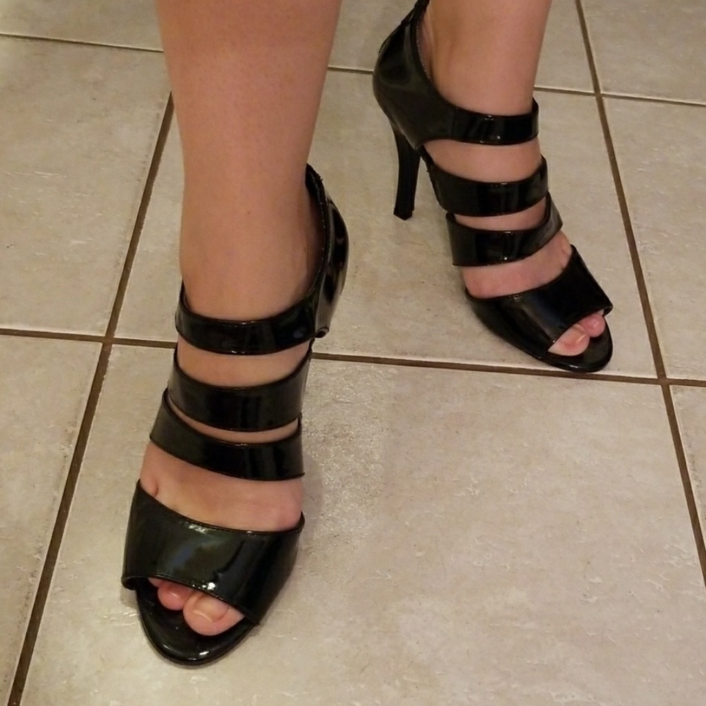 Ann marino strappy heels